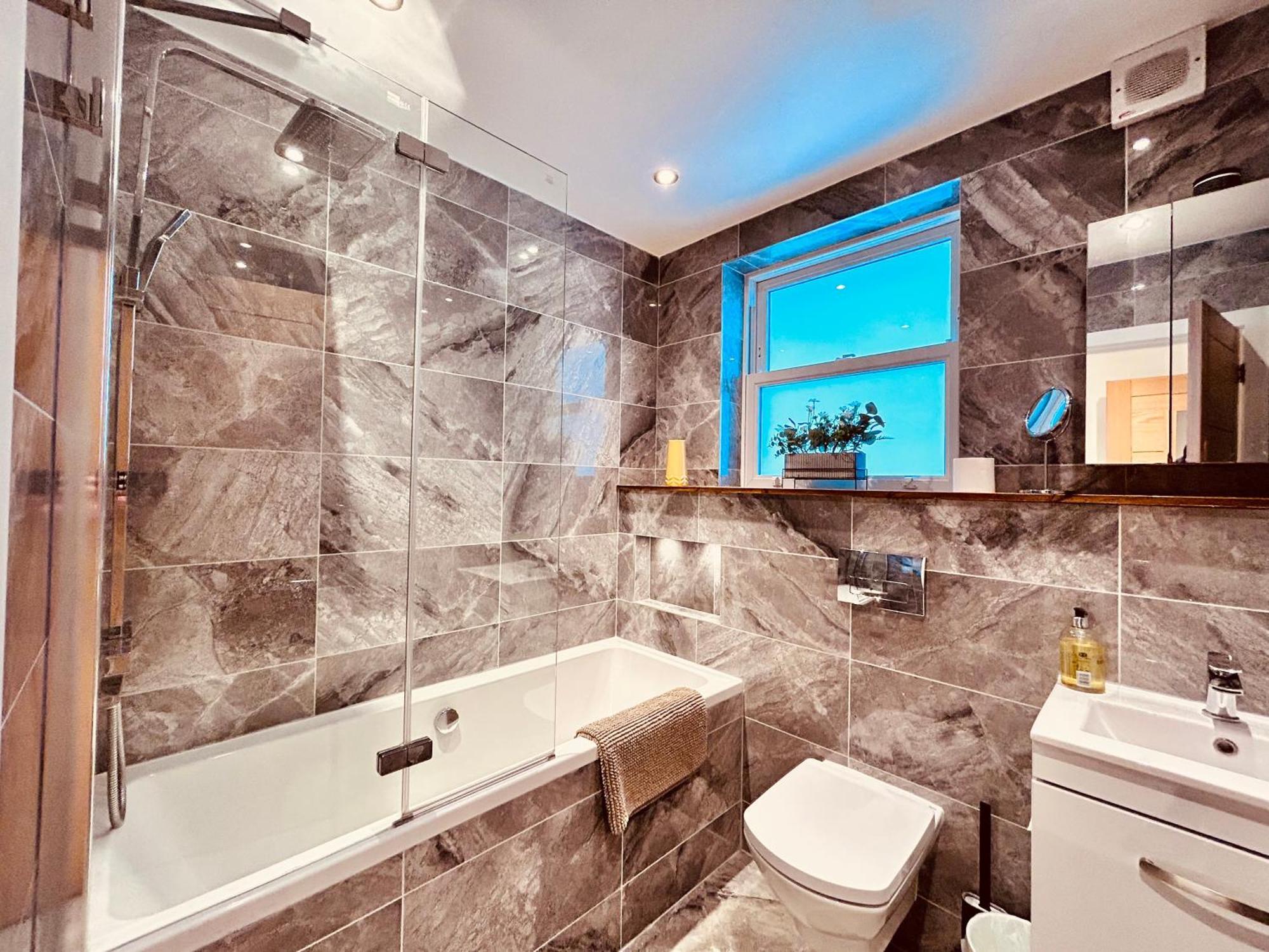 Stunning Spacious B.Apt. Slps.4 ลอนดอน ภายนอก รูปภาพ